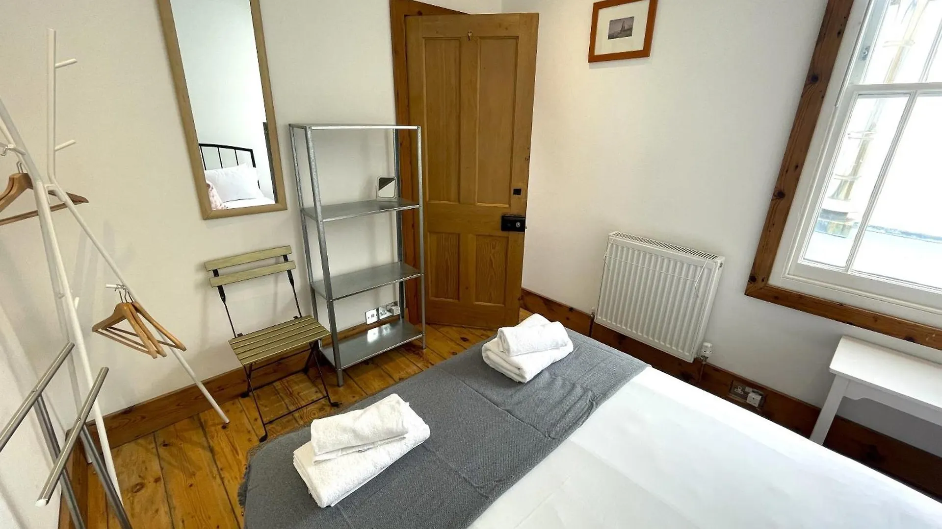 Harmonious Home In The Heart Of Clifton Village Bristol 0*,  United Kingdom