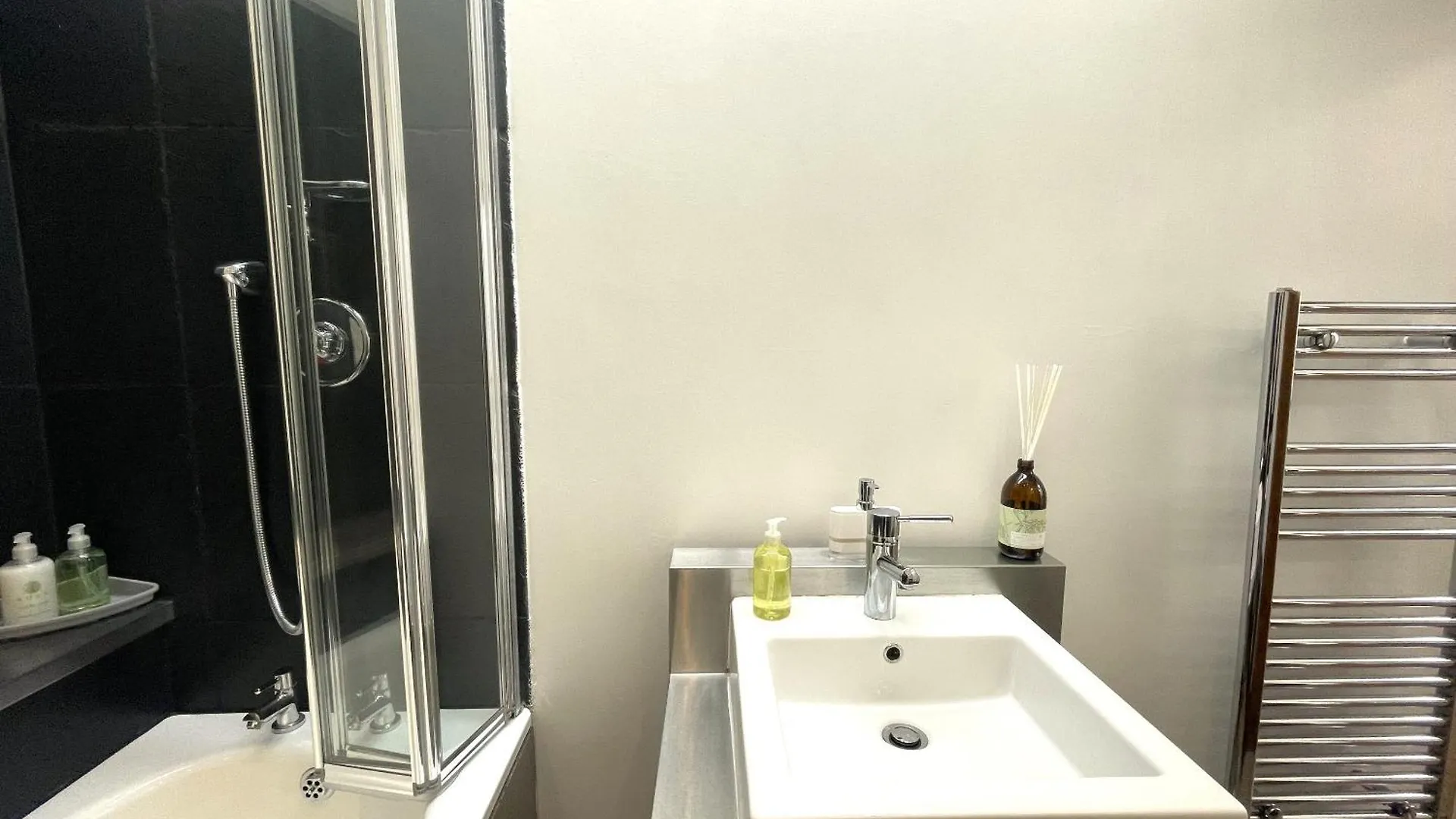 Harmonious Home In The Heart Of Clifton Village Bristol
