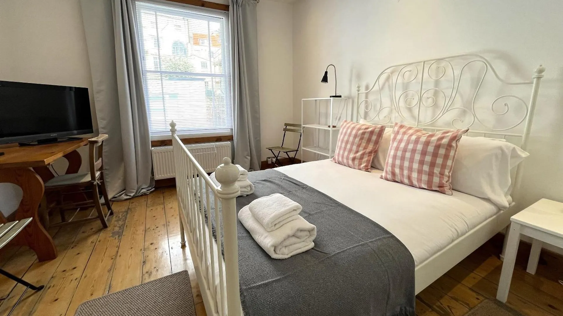 Harmonious Home In The Heart Of Clifton Village Bristol