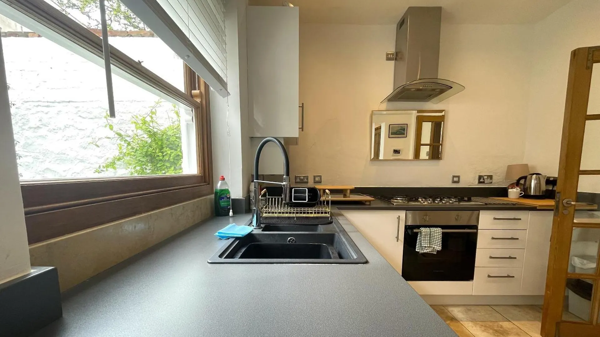 Harmonious Home In The Heart Of Clifton Village Bristol