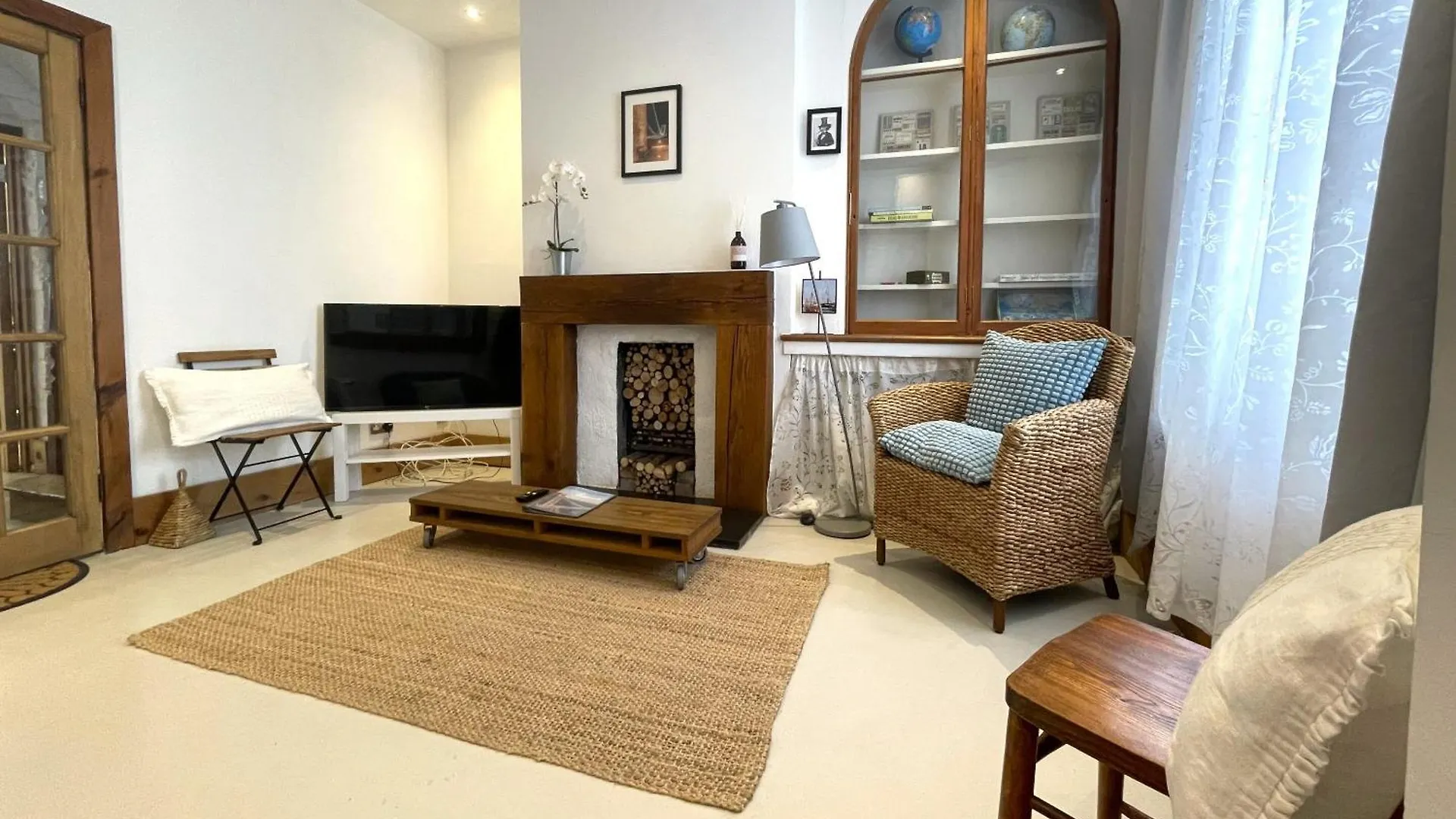 Harmonious Home In The Heart Of Clifton Village Bristol 0*,