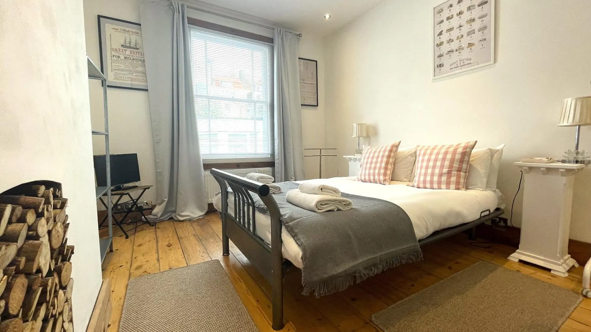 Harmonious Home In The Heart Of Clifton Village Bristol 0*,